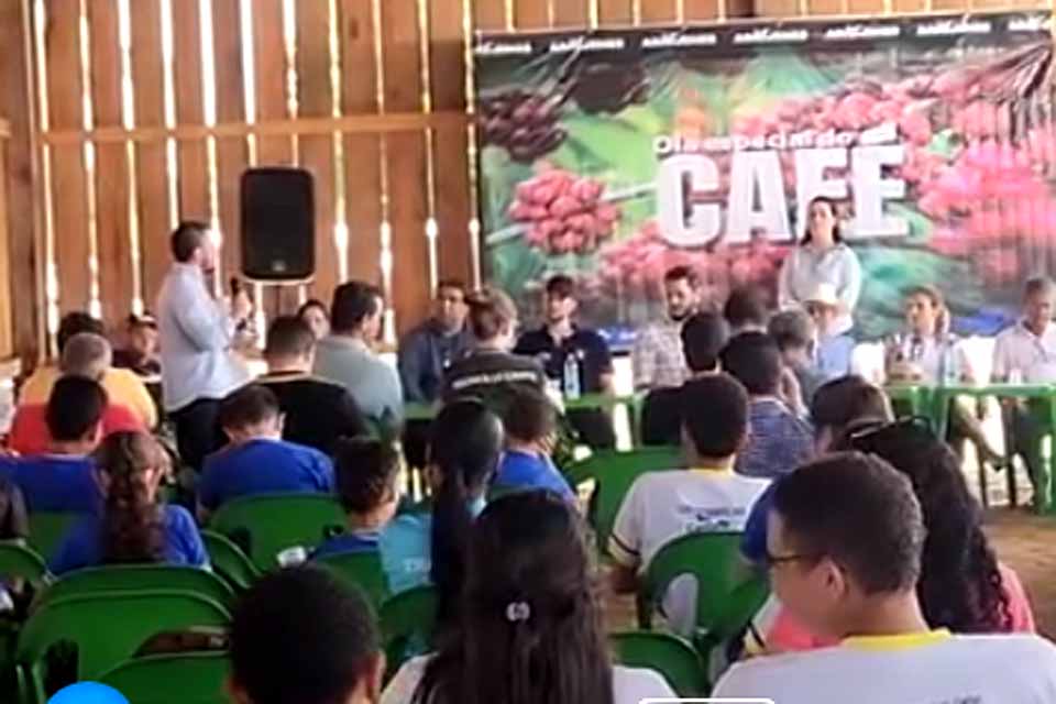 Prefeitura realiza o “Dia especial do Café”e reúne produtores rurais, alunos e especialistas do setor cafeeiro