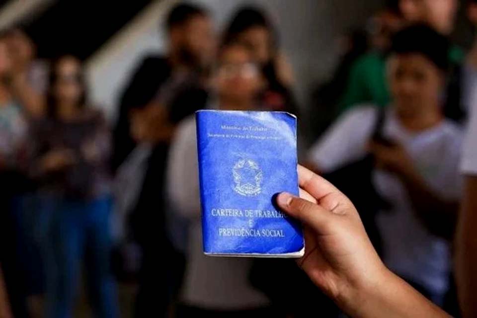 IBGE: desemprego segue em queda e fecha trimestre em 9,1%