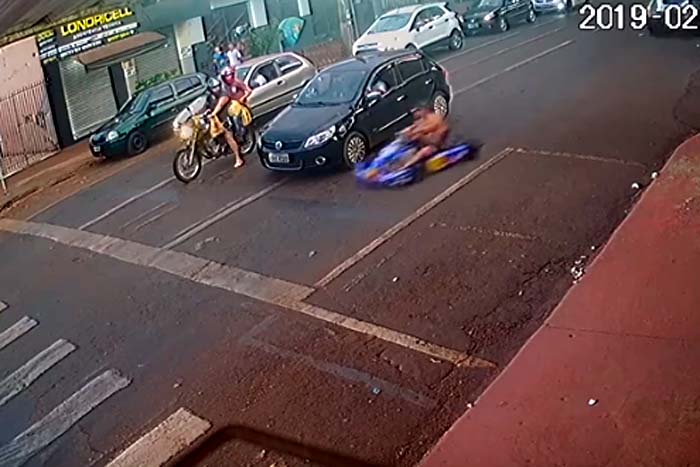 Polícia persegue piloto de kart em ruas do Paraná 