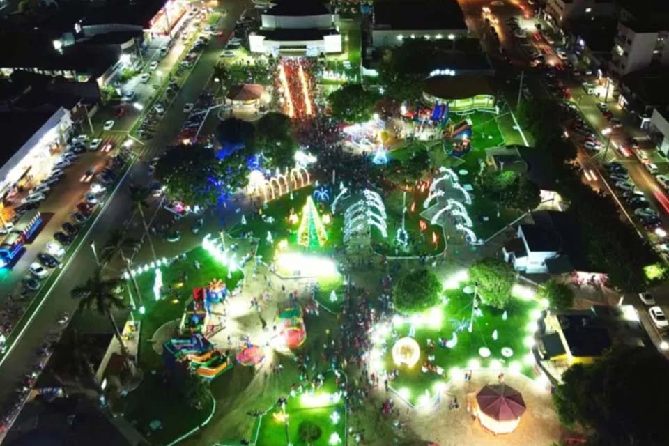 Praça Durvalino de Oliveira será interditada temporariamente para finalização da estrutura do Natal de Luz