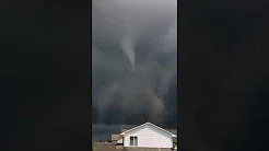Homem faz registro incrível de tornado duplo nos EUA