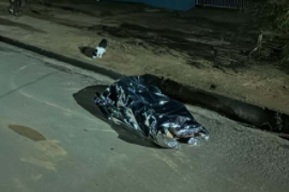  Homem é executado a tiros no meio da rua em Machadinho