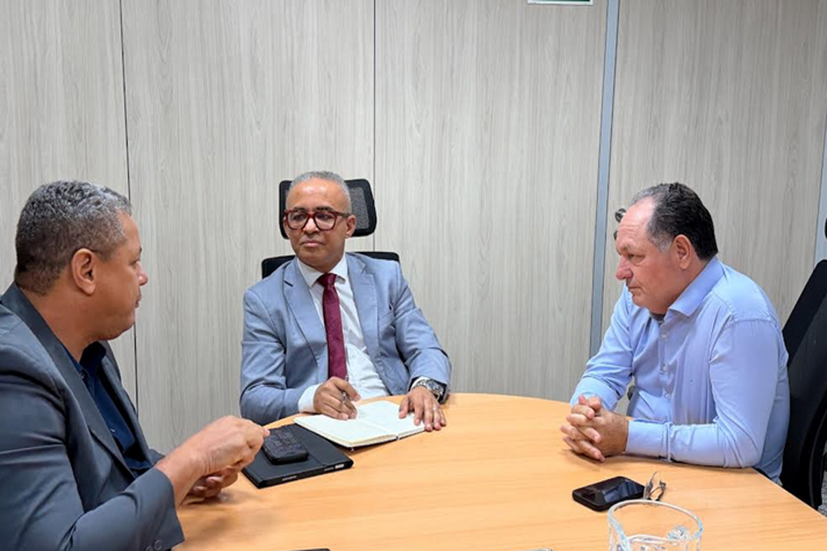  Deputado Pedro Fernandes se reúne com o secretário de Saúde para tratar da descentralização da saúde em Rondônia