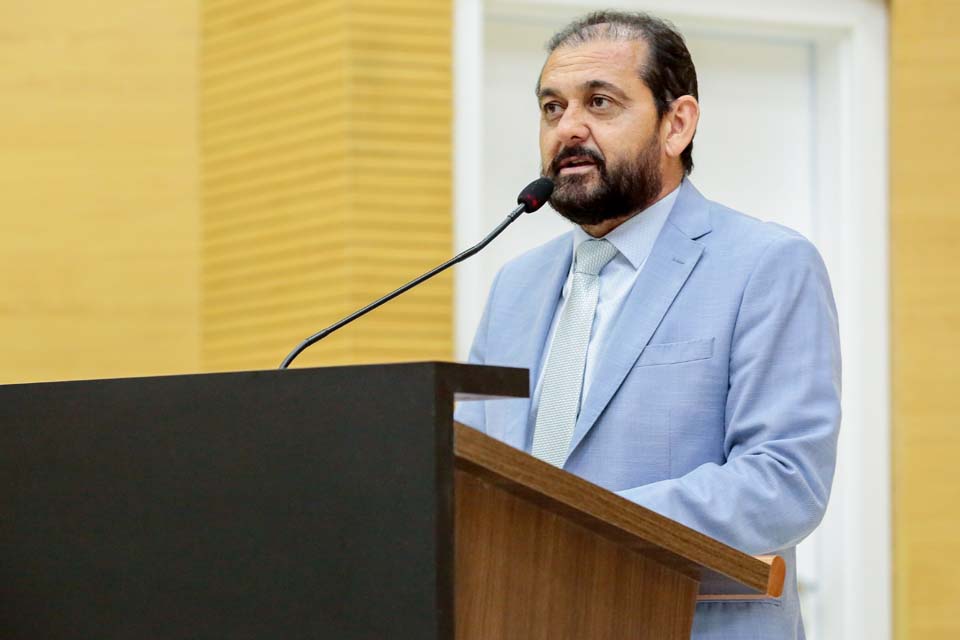 Deputado Laerte Gomes defende rateio das sobras do Fundeb para profissionais da Educação