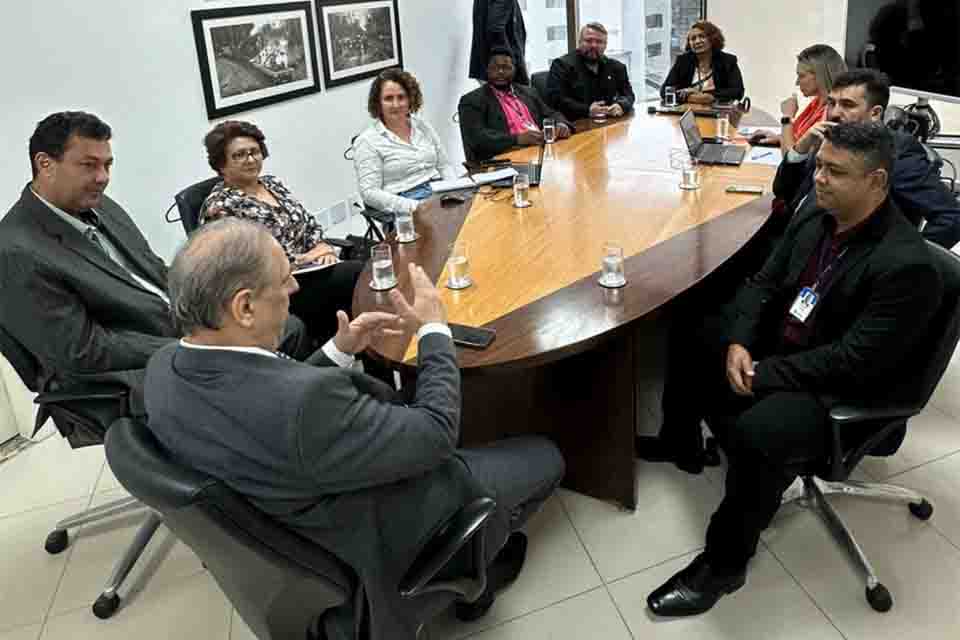 Presidente do TJ/RO recebe visita da nova diretoria do Sindicato dos servidores no Poder Judiciário