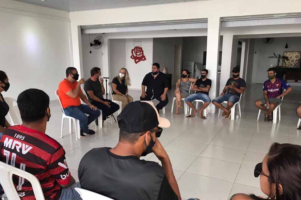 Hildon Chaves garante implantação de sistemas para a comunidade surda