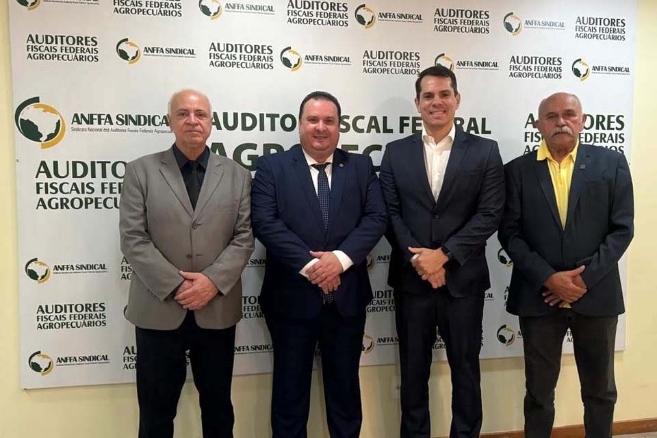 Deputado Luís do Hospital expressa preocupação em reunião com sindicato dos auditores agropecuários