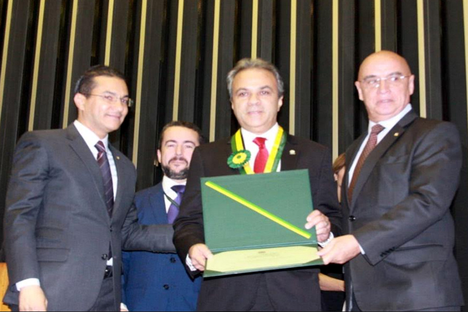 TCE-RO é homenageado pela Câmara dos Deputados com Medalha do Mérito Legislativo