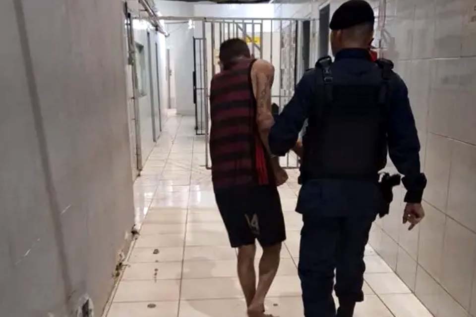 Apenado monitorado é preso após ameaçar e ofender a mãe