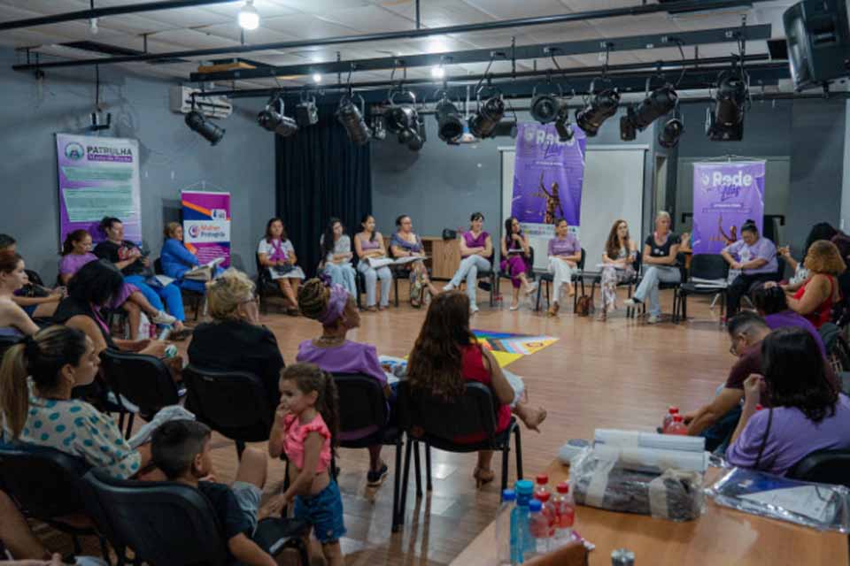 Roda de conversa debate o enfrentamento à violência contra a mulher