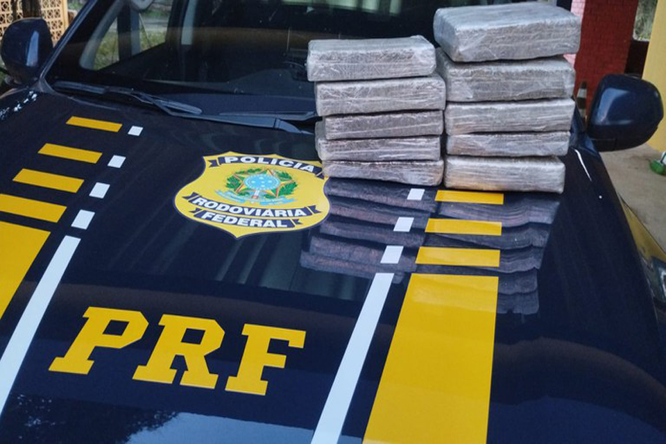 PRF prende mulher com 10 kg de maconha na BR 364 em Porto Velho
