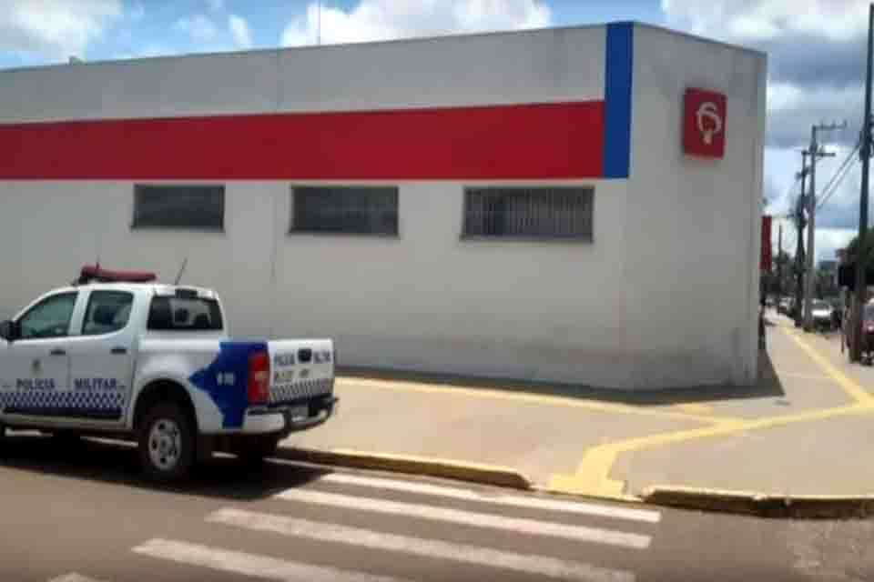 Ladrões furtam R$11 mil em espécie e cheques no banco Bradesco