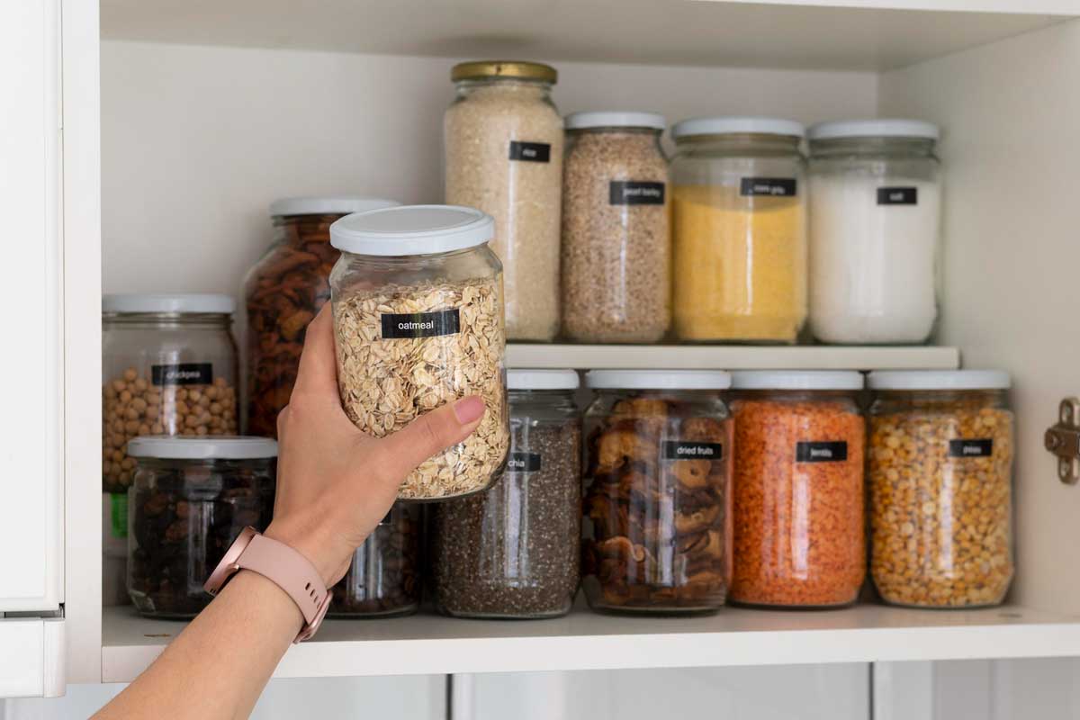 Despensas compactas: como organizar mantimentos, congelados e produtos de uso diário