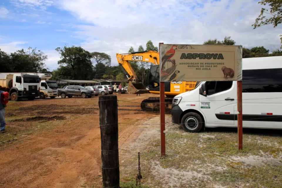 Programa Porteira Adentro leva máquinas, infraestrutura e apoio direto ao produtor rural no Vale do Rio Ávila