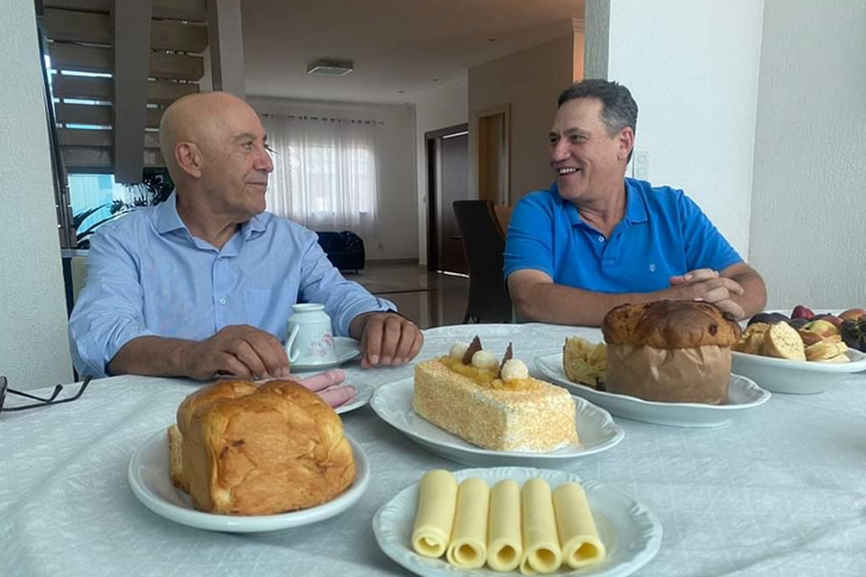 Confúcio Moura e Maurão de Carvalho articulam formação do “Frentão” durante reunião