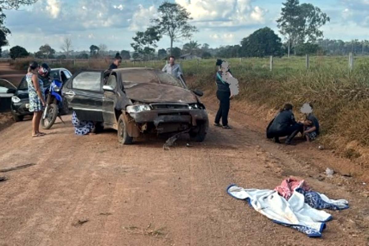 Capotamento na Linha 95 em São Francisco do Guaporé deixa várias pessoas feridas