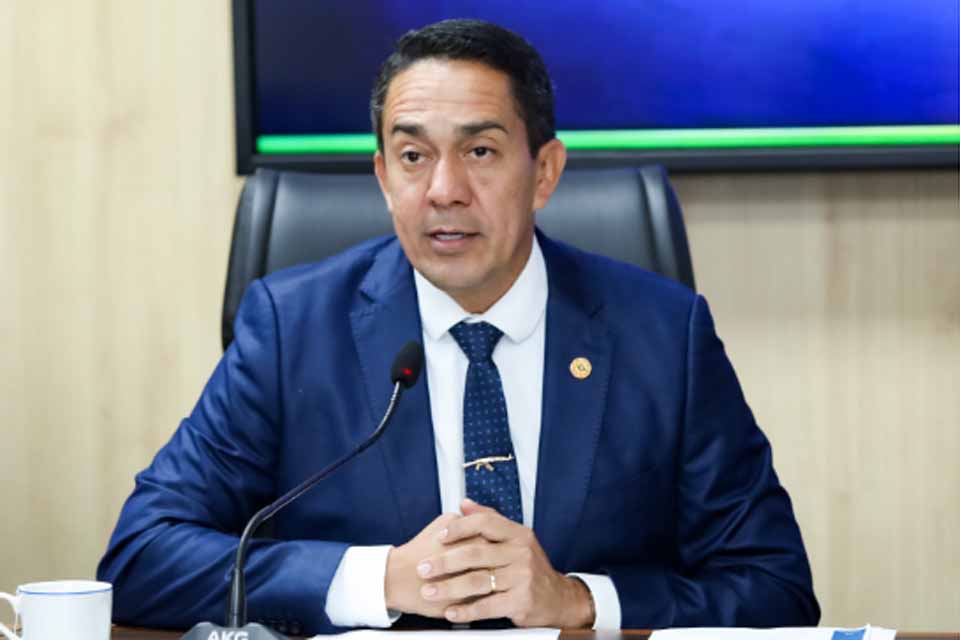 Eyder Brasil libera quase R$ 1 milhão para escolas públicas de Porto Velho