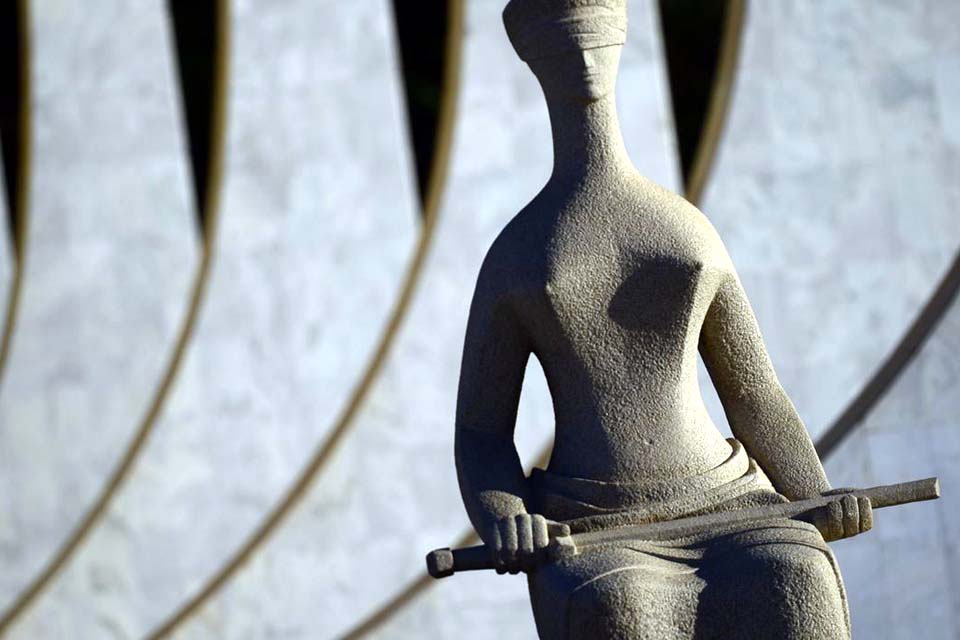 Maioria do STF derruba prisão especial para quem tem curso superior