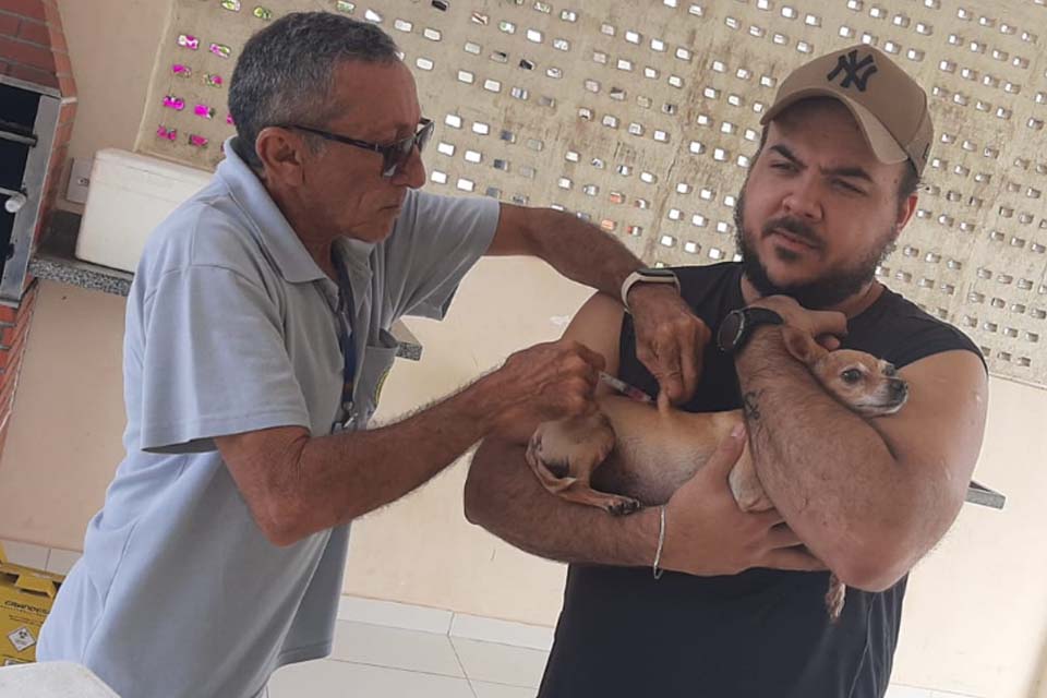 Ação de vacinação no Bairro Novo imuniza mais de 600 animais contra a raiva