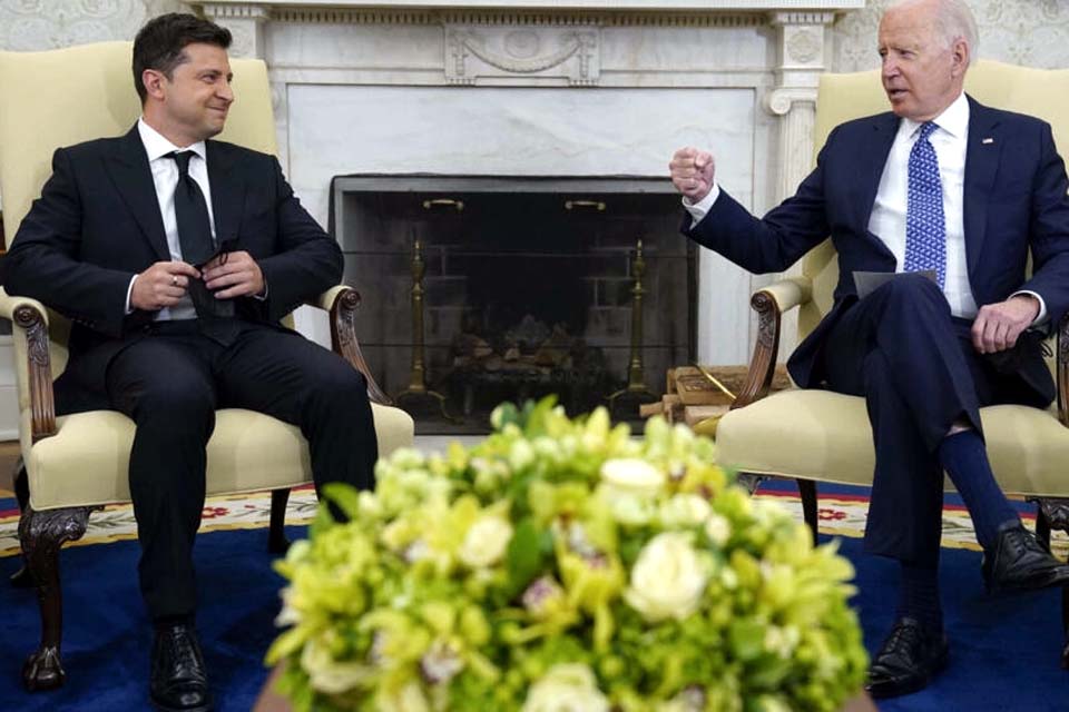 Zelensky vai aos Estados Unidos na 1ª viagem desde o início da invasão russa