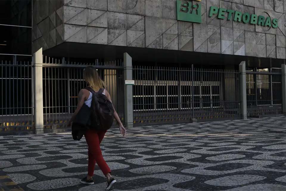 Programa Petrobras Jovem Aprendiz vai abrir mais de mil vagas