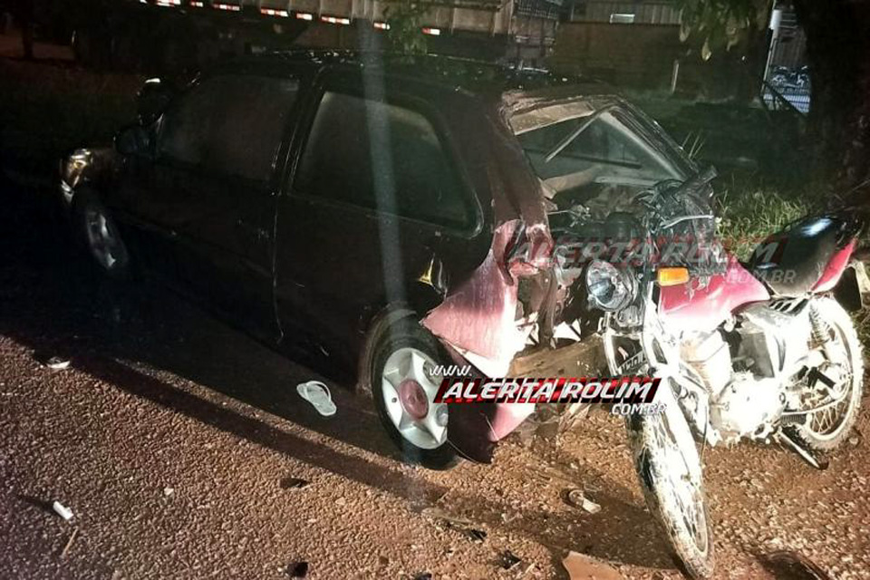 Motociclista é socorrido após atingir traseira de veículo estacionado