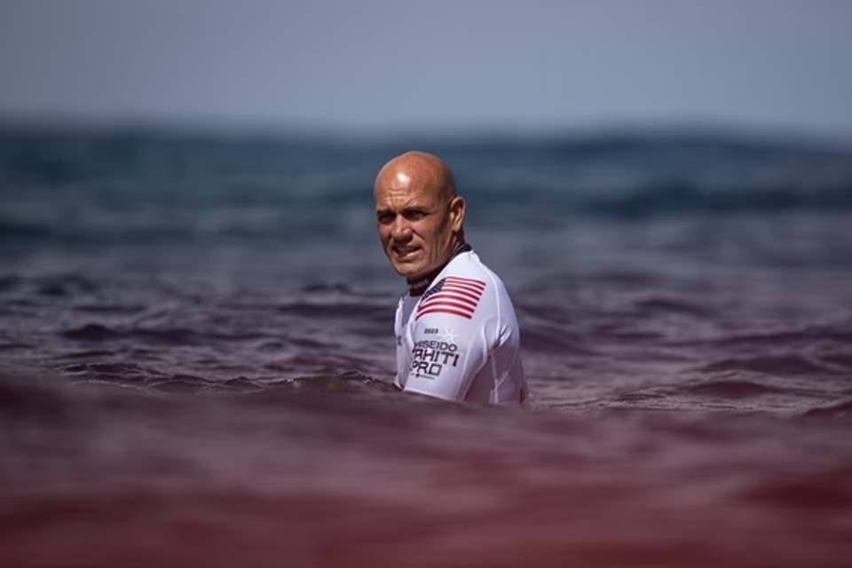 Ícone do surfe, Kelly Slater anuncia aposentadoria da WSL