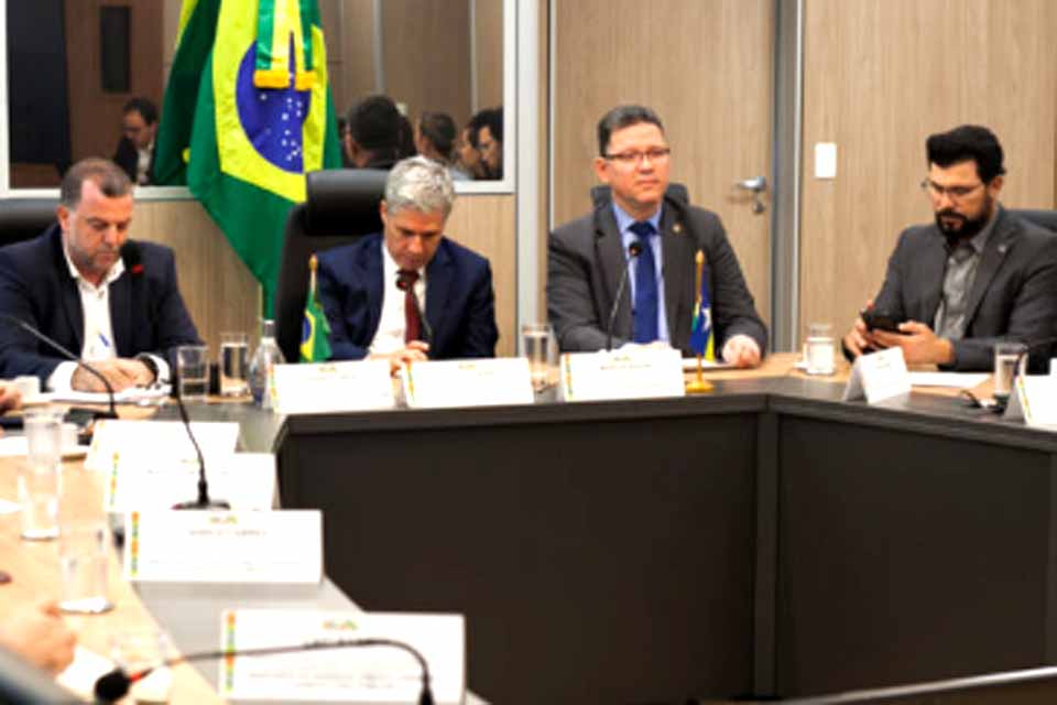 Estratégias para regularização fundiária no estado são alinhadas pelo governo de RO em reunião, em Brasília
