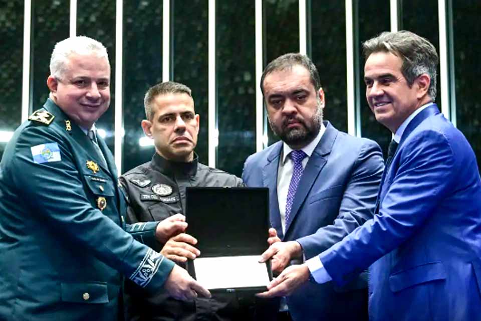 Congresso homenageia policiais mortos durante a Operação Contenção