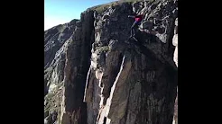Base Jumping dá Backflip  de montanha de 14 mil metros 