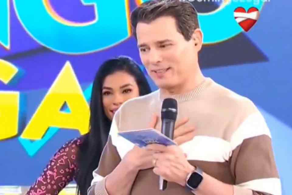 Celso Portiolli se emociona ao lembrar 1º ano da morte de Silvio Santos: “Não caiu a ficha”