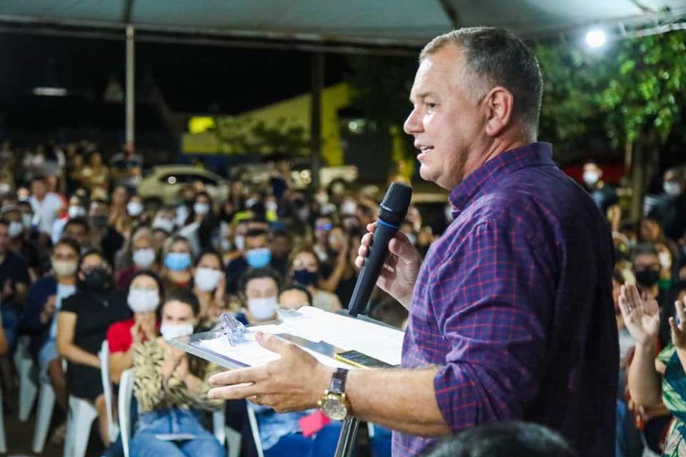 Deputado federal Lúcio Mosquini reafirma compromisso com população de Jaru durante inauguração de obra
