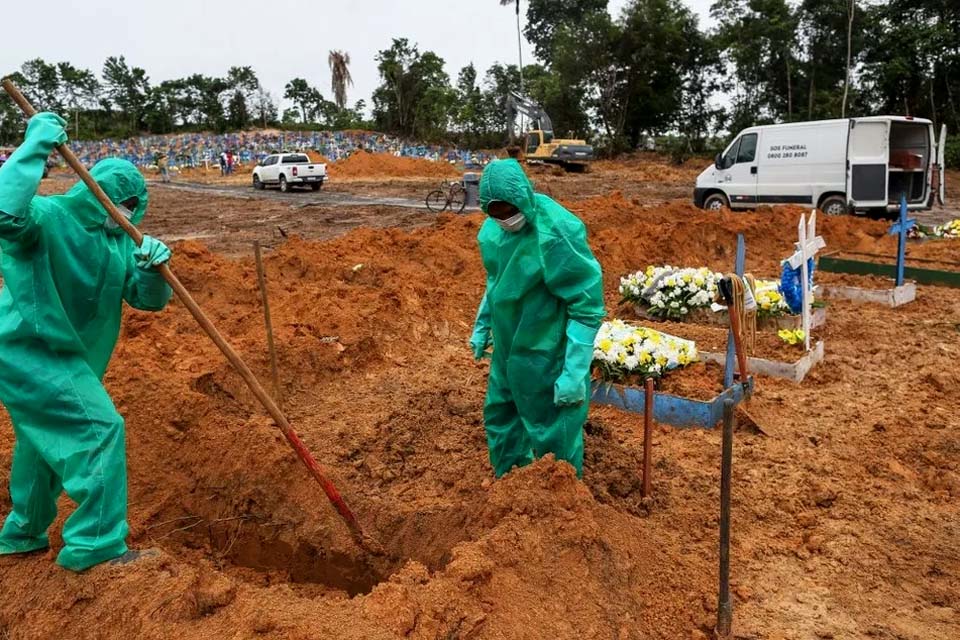 Registros de óbitos no Brasil crescem 14% nos 10 primeiros meses de 2022; Covid-19 deixa de liderar ranking 