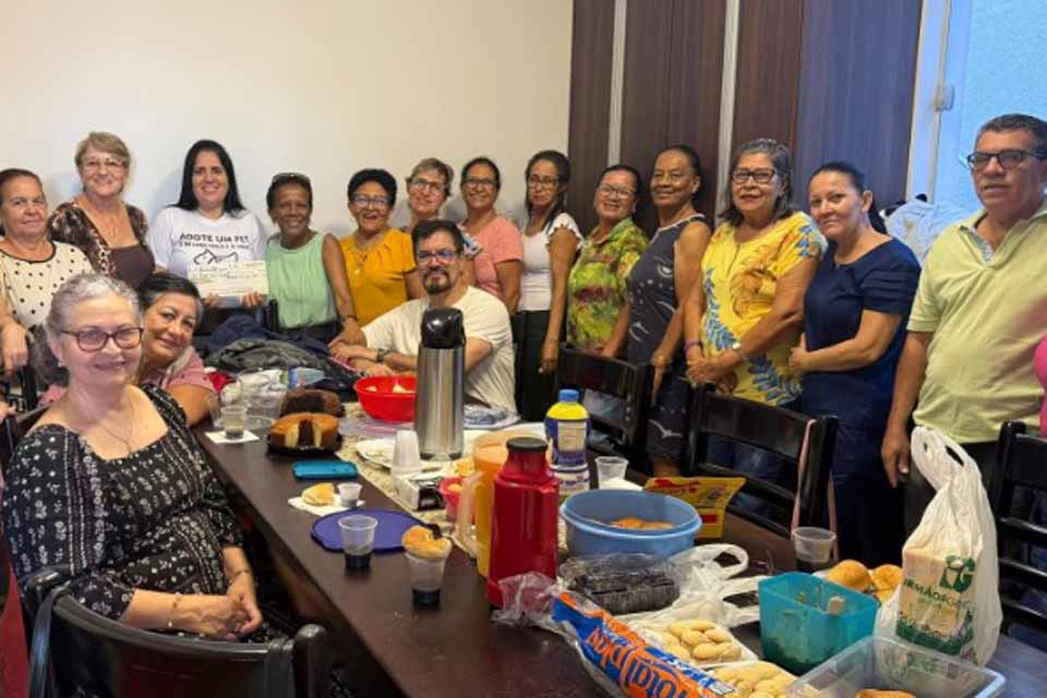 Aposentadas/os da Regional Café realizam bazar beneficente e destinam primeira doação a instituição de proteção animal
