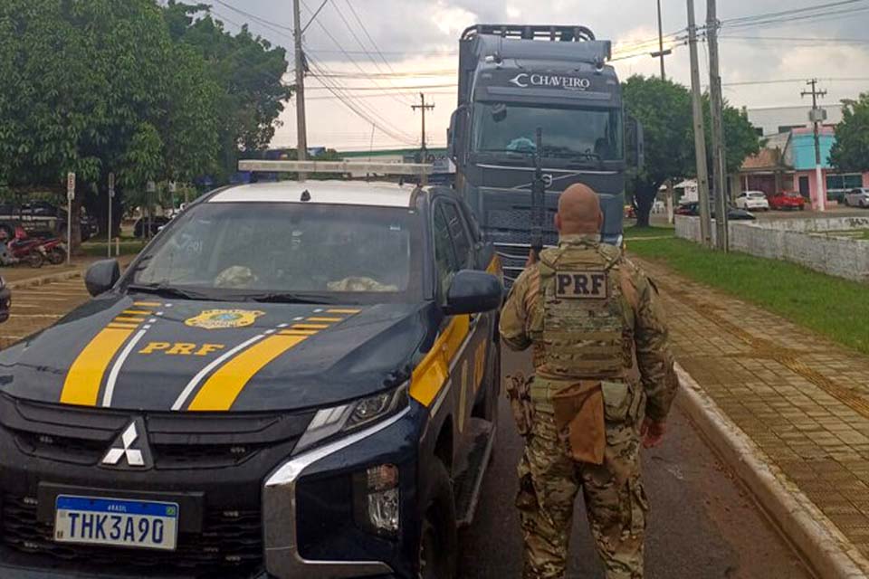 PRF intercepta combinação adulterada de veículos em Ariquemes