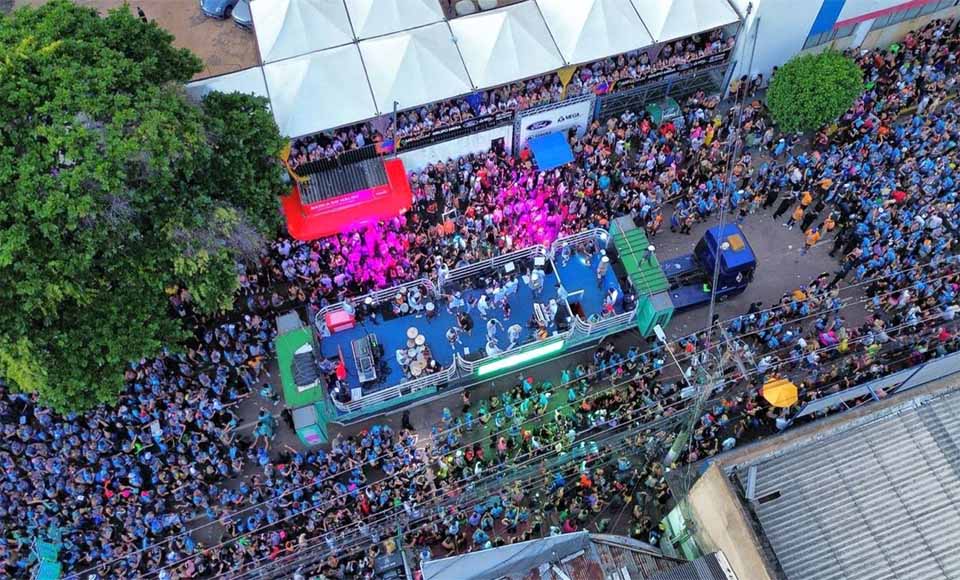 HOJE É O GRANDE DIA! Tem Banda do Vai Quem Quer arrastando multidão