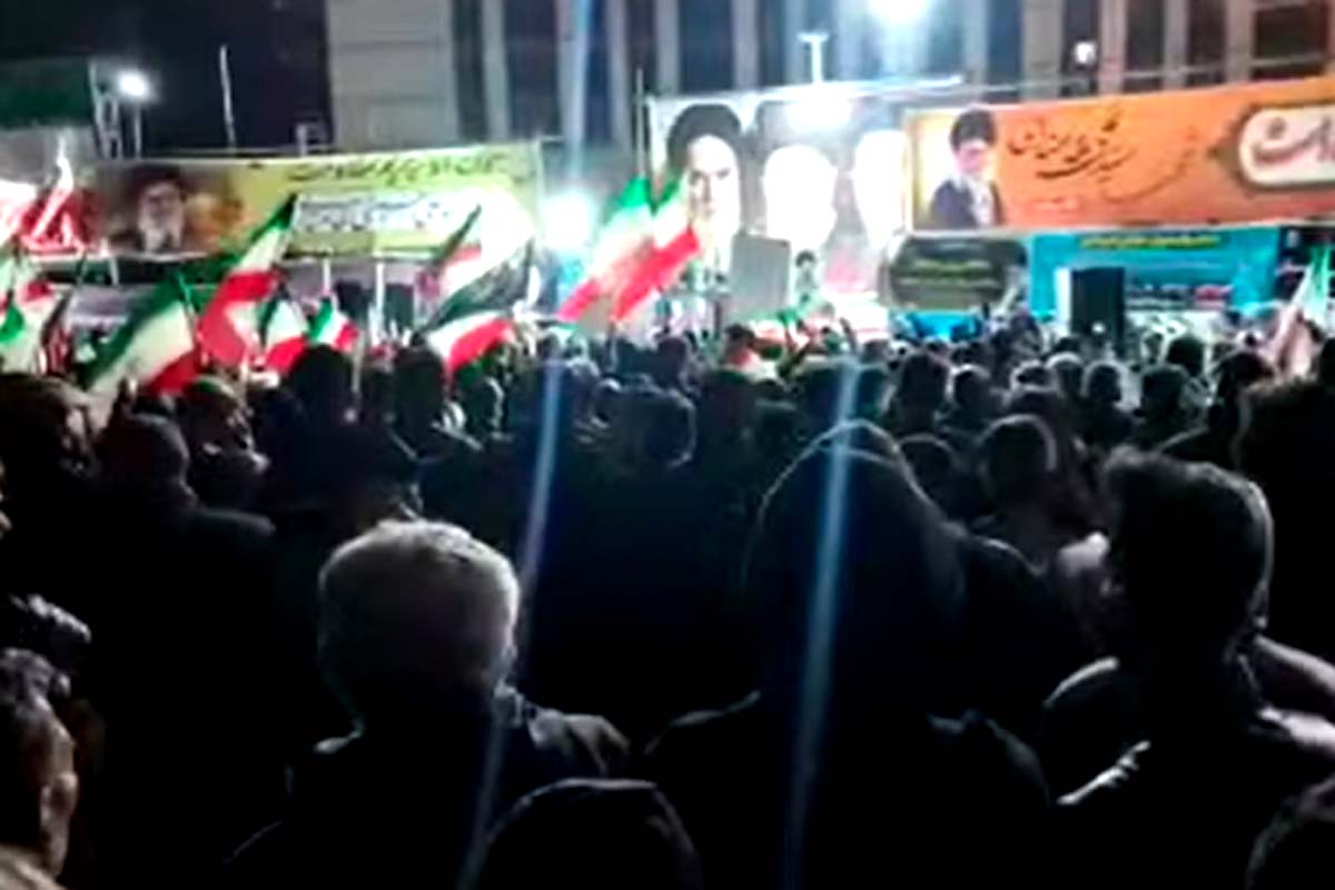 Multidões no Irã marcam 40º dia da morte do líder Supremo Khamenei