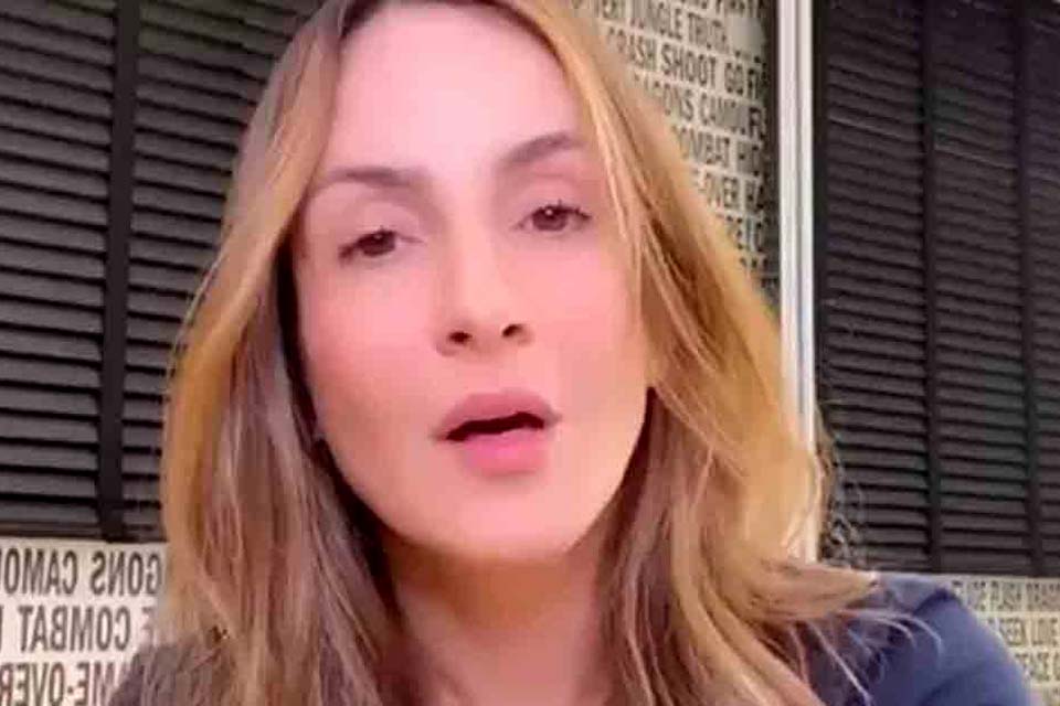 Claudia Leitte se defende de críticas: 'Quero me redimir'