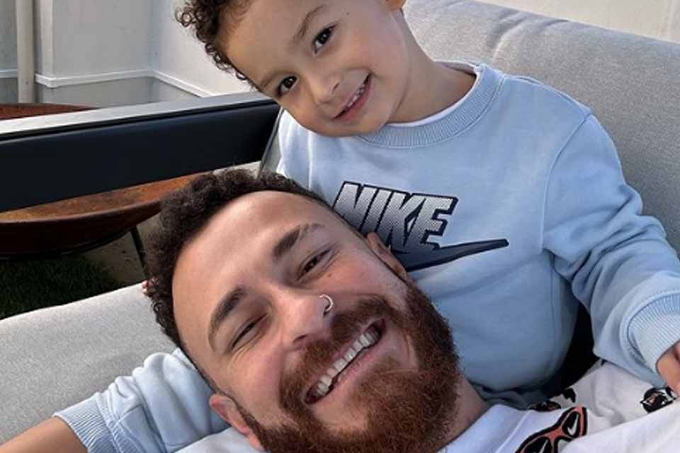 Fred Bruno desabafa sobre a saudade do filho: “Quase uma dor física”