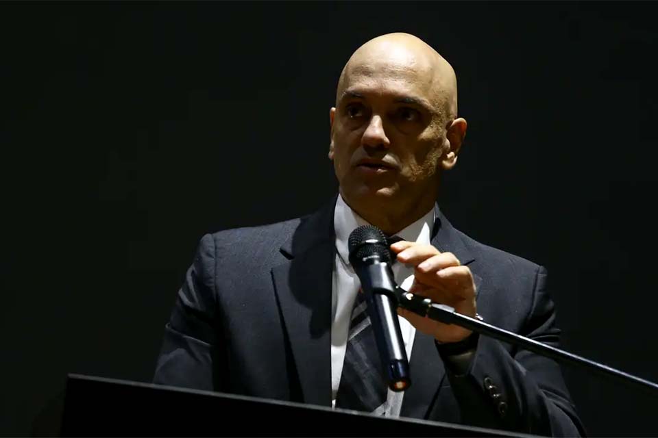 AGU pede ao STF apuração de posts com divulgação de decisões de Moraes