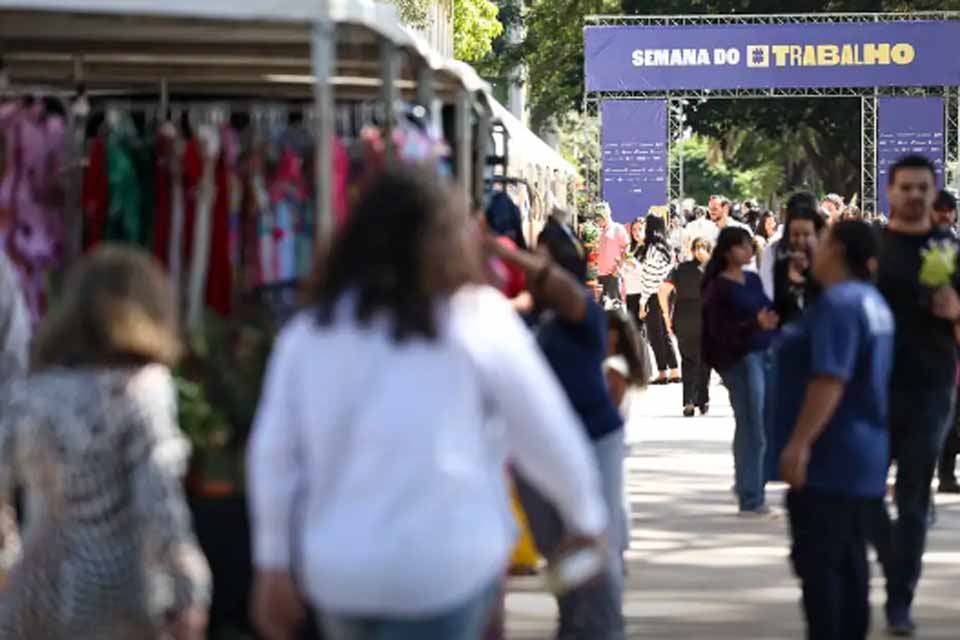 Desemprego no trimestre cai para menor taxa da série histórica