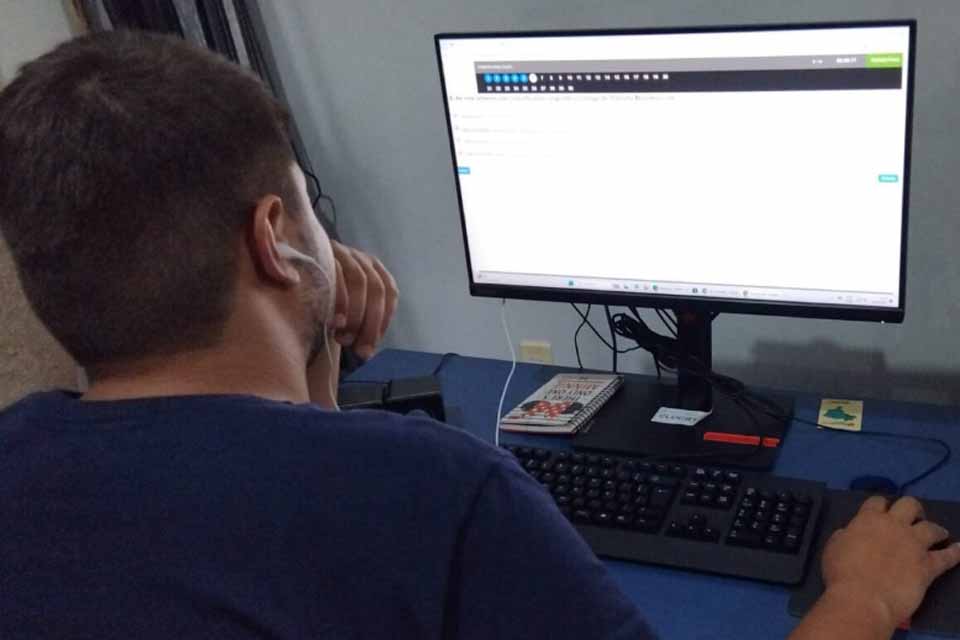 Primeira prova teórica com ledor digital é aplicada pelo Detran-RO a candidato com TDAH