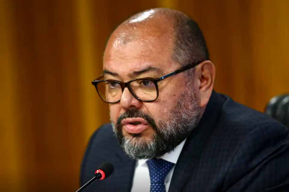 PF aponta ex-ministro de Bolsonaro como pilar institucional de desvios