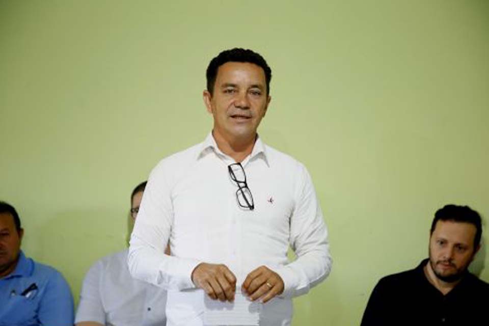 Prefeito Flori reune servidores da Secretaria Municipal de Agricultura para apresentar novo secretário