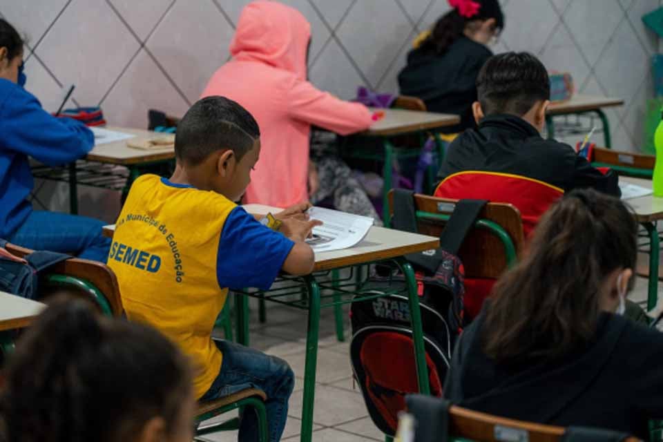 Atenção, pais: transfira seu filho para uma escola perto de casa