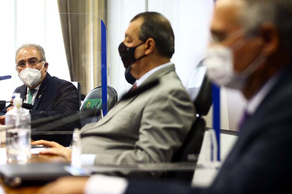 Brasil precisa fortalecer produção de insumos, diz Queiroga em CPI