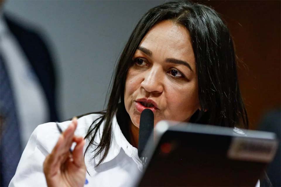CPMI do 8 de janeiro: Eliziane Gama entrega relatório para Moraes