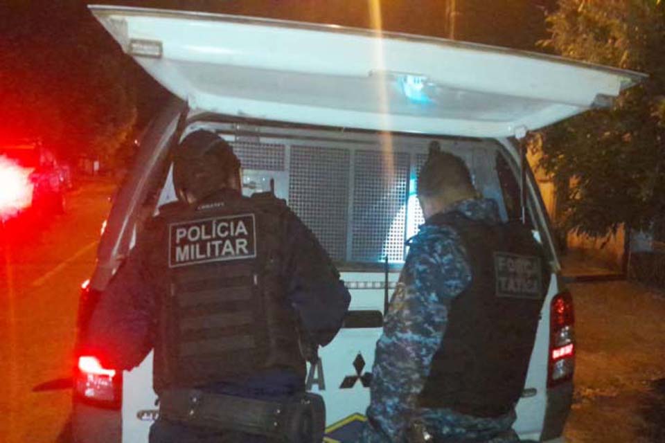 Homem é detido pela PM com artefatos explosivos caseiros