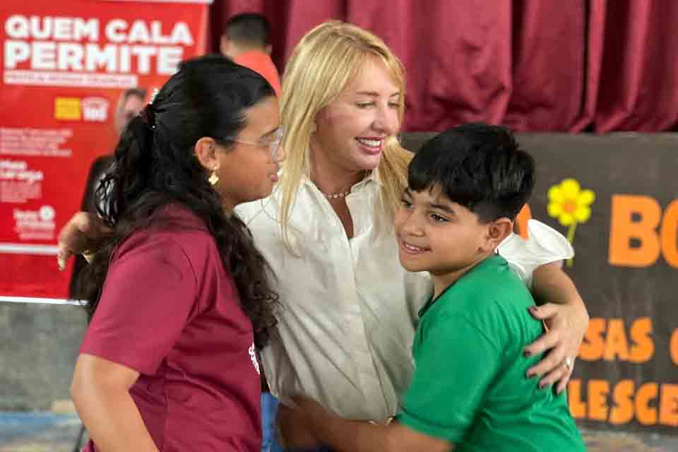 Ieda Chaves divulga Lei e campanha “Maio Laranja” em palestra lúdica para estudantes