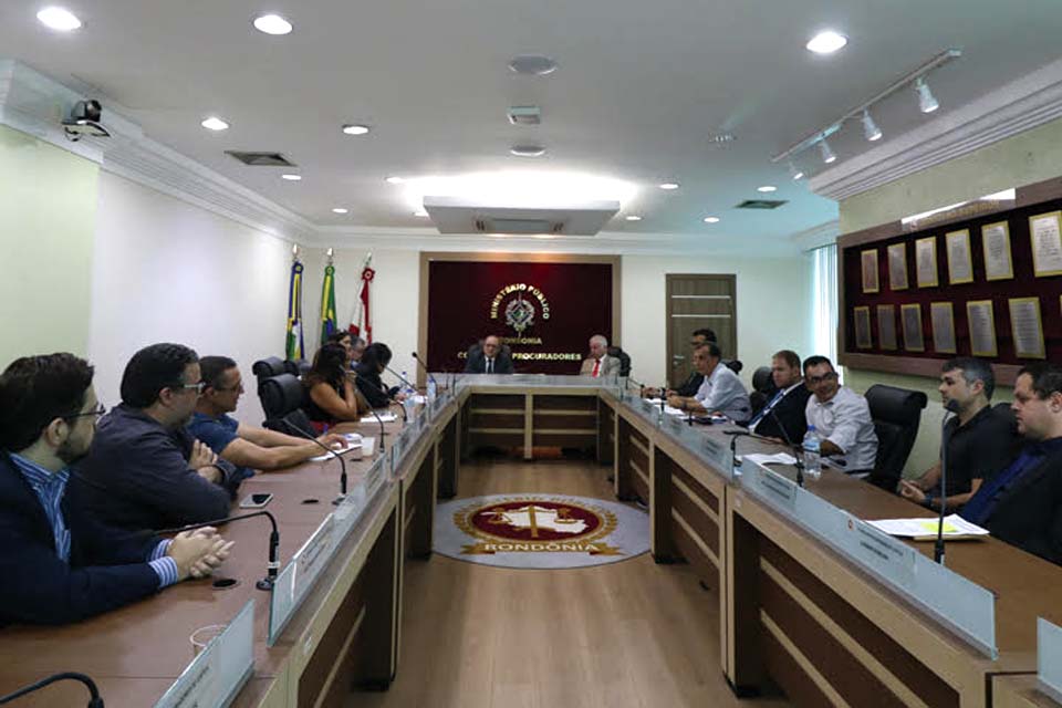 Procurador-Geral de Justiça se reúne com Promotores de Justiça da área criminal da capital para discutir o Acordo de não Persecução Penal do Pacote Anticrime